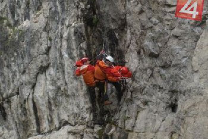 Ilustračný obrázok k článku Horolezci uviazli v masíve Rysov. Záchranári sa pustili po ich stopách
