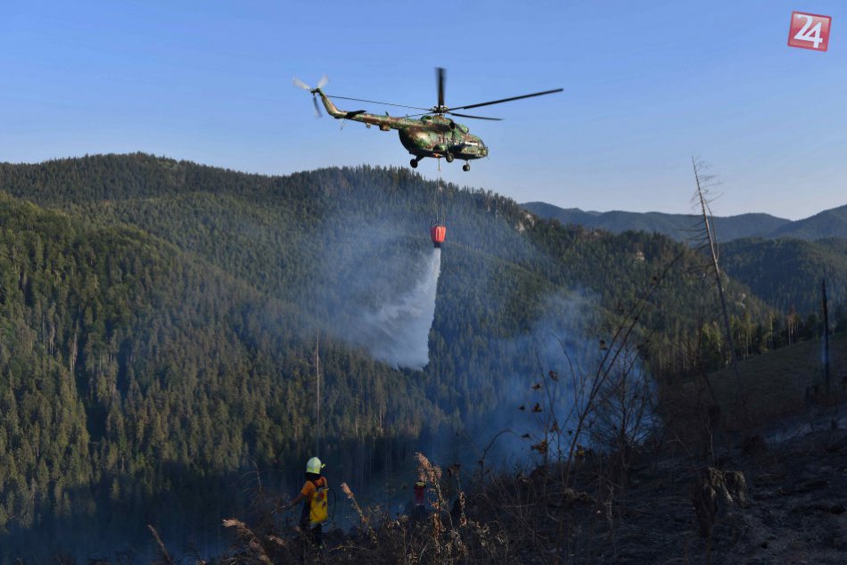 Ilustračný obrázok k článku Požiar lesa nad Hranovnicou: Na mieste zasahuje veľa ľudí a techniky vrátane vrtuľníkov