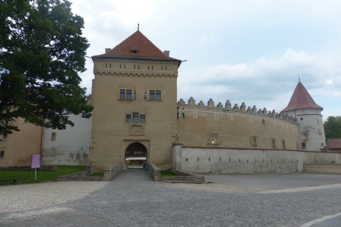 Ilustračný obrázok k článku Kežmarský hrad sa oblečie do Krvavých dejín: Začína sa na nádvorí
