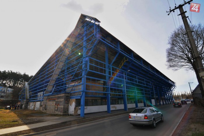 Ilustračný obrázok k článku Rekonštrukcia zimného štadióna v Kežmarku: Schválili ďalších 1,65 milióna eur