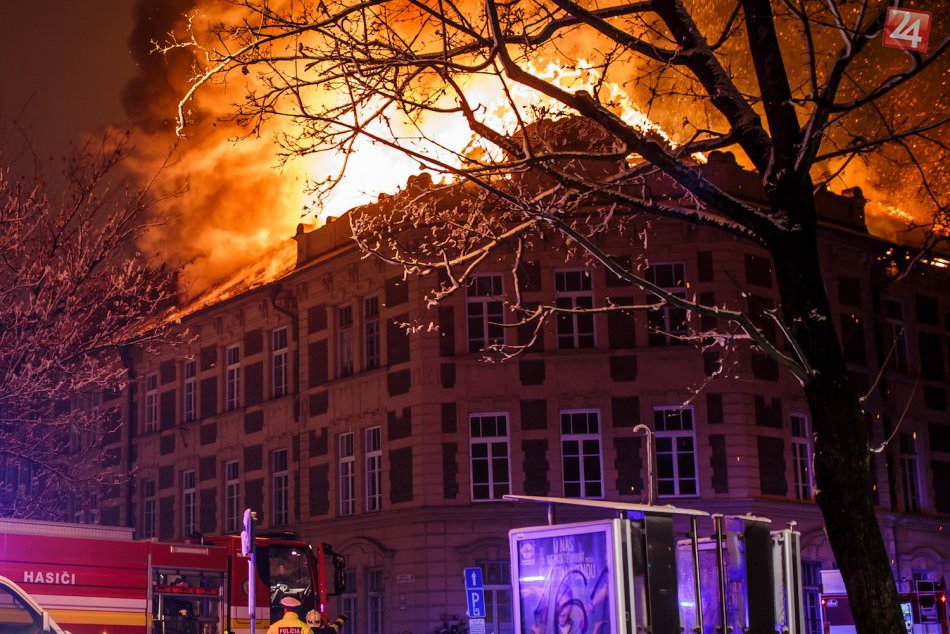 Ilustračný obrázok k článku Požiar budovy Prírodovedeckej fakulty v Košiciach: Škody odhadujú v miliónoch, FOTO