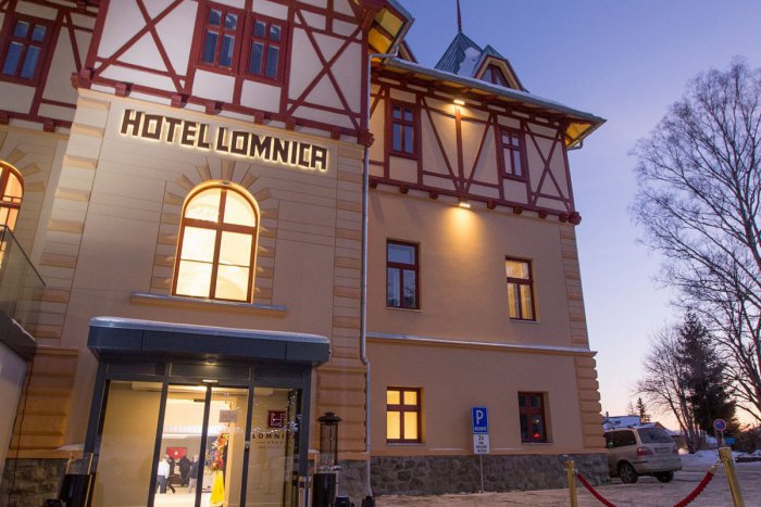 Ilustračný obrázok k článku Prvá dáma Tatier už má svojich krstných rodičov: Hotel Lomnica sa ujal žezla