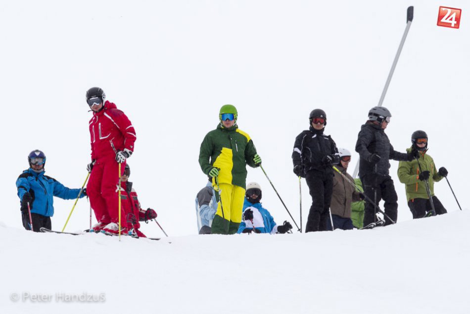 Ilustračný obrázok k článku Poznáme ceny lyžovačky v Tatrách: Ušetriť sa dá aj na jednodňovom skipase