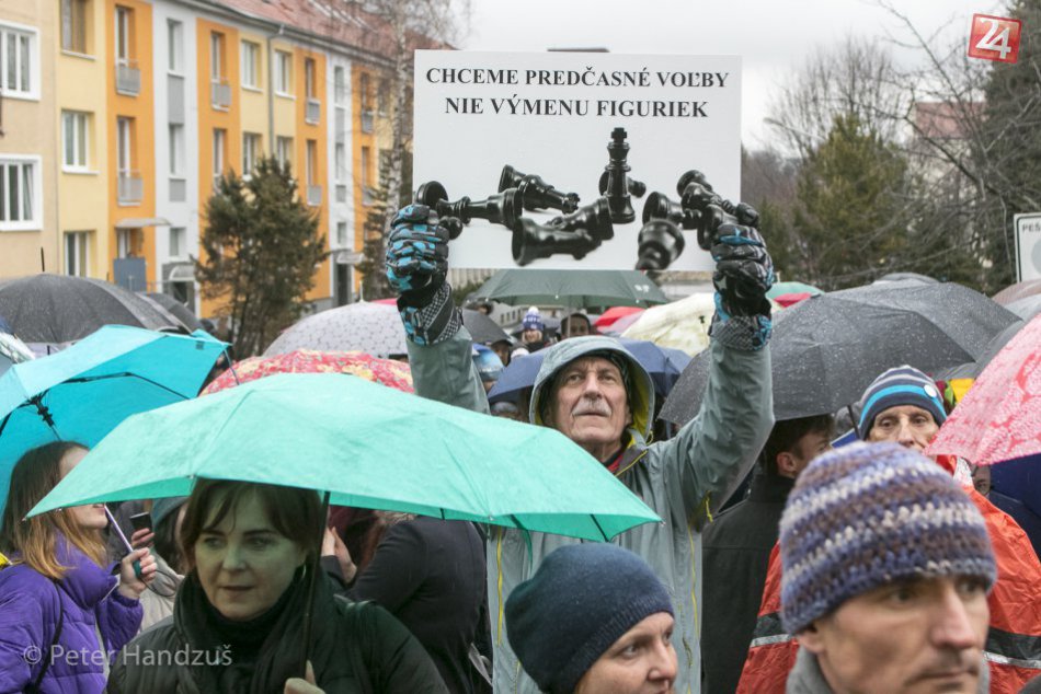 Ilustračný obrázok k článku Neodradil ich ani dážď: Ľudia opäť prišli do centra Popradu vyjadriť svoj názor