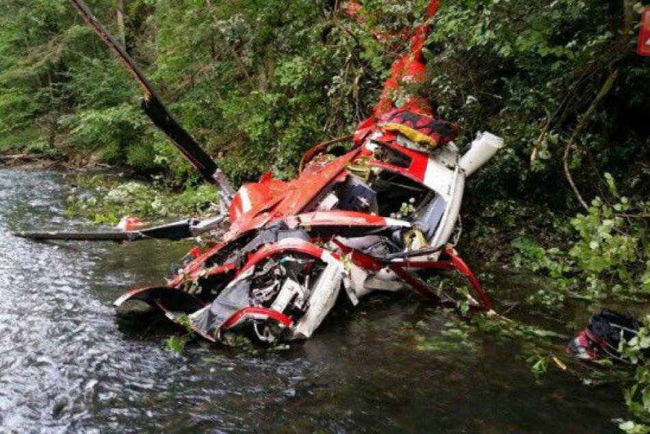 FOTKY z miesta leteckej tragédie: Vrtuľník sa zmenil na kopu šrotu