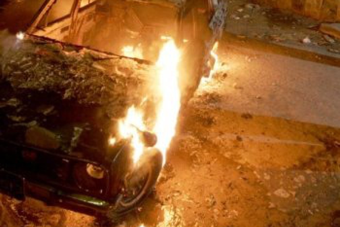 Ilustračný obrázok k článku Policajti o horiacich autách v Poprade: Audinu niekto podpálil, od nej sa chytilo ďalšie auto