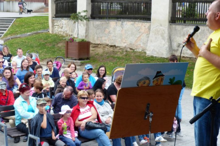 Ilustračný obrázok k článku S ujom Ľubom si deti zaspievali príbeh o veľkej repe