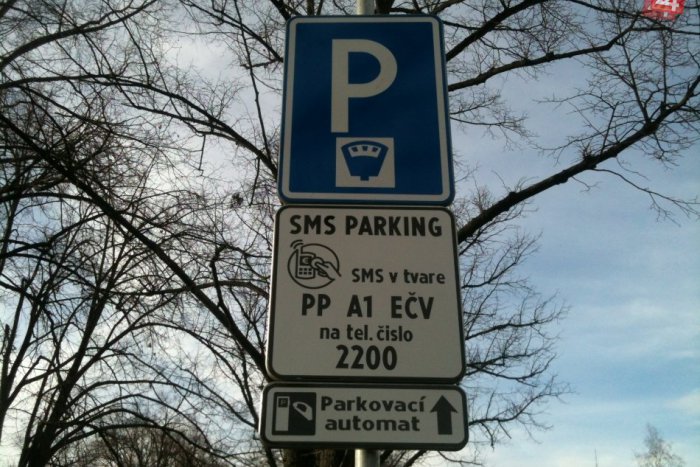 Ilustračný obrázok k článku Dobrá správa: Popradské vianočné parkovanie v centre bude opäť bezplatné!