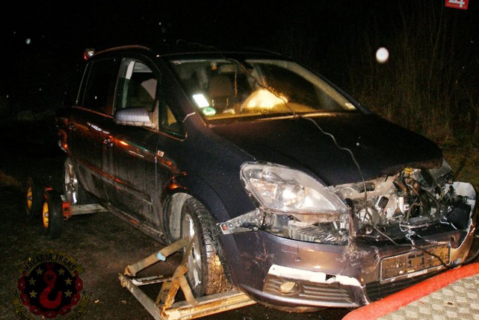 Ilustračný obrázok k článku V známej obci došlo k nehode: Mercedes zišiel z cesty a potom nastali nárazy!