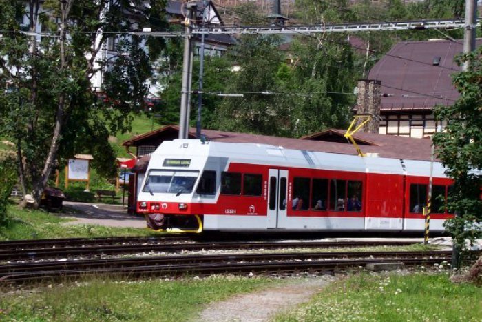 Ilustračný obrázok k článku Pod Tatrami zmeny v doprave: ŽSR realizujú údržbu električkových tratí