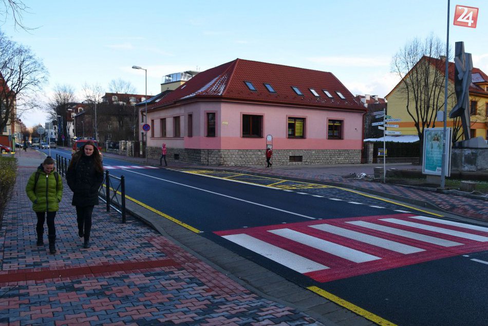 Ilustračný obrázok k článku Popradčania dostali predmikulášsky darček: Hviezdoslavova ulica je už komplexne zrekonštruovaná!