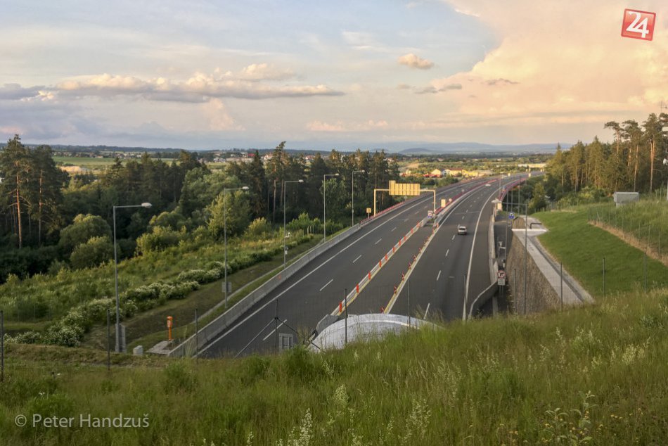 Ilustračný obrázok k článku Vodiči, obaľte si nervy čokoládou: Čaká nás uzávera diaľnice pod Tatrami