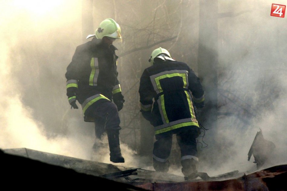 Ilustračný obrázok k článku Ničivý požiar pri Poprade: Šesť budov v plameňoch, zranený muž