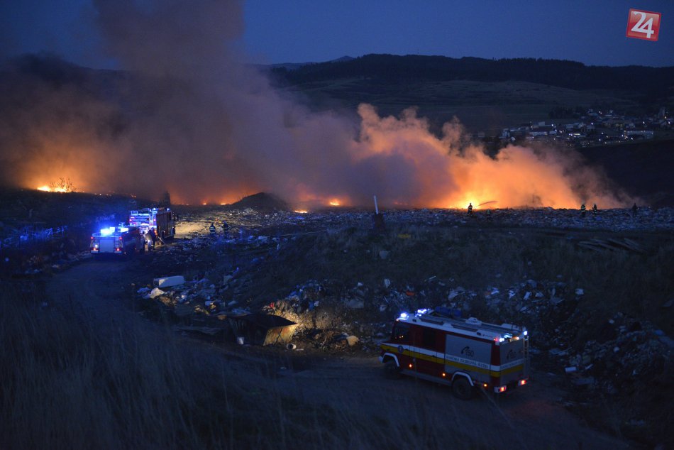 Ilustračný obrázok k článku Čierny smradľavý dym: Pri Spišskej Belej horela skládka komunálneho odpadu