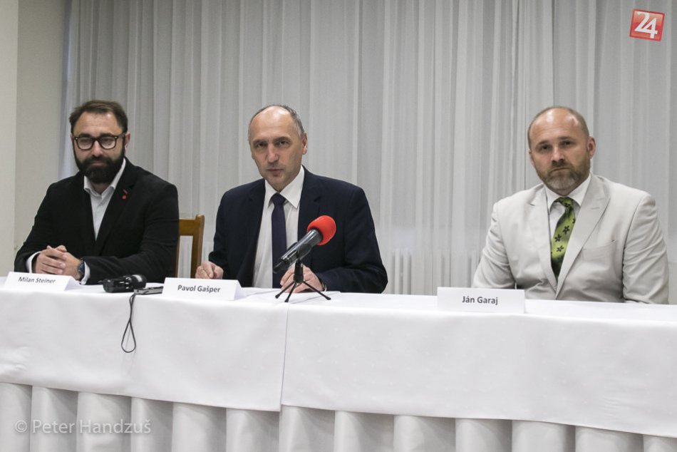 Ilustračný obrázok k článku Posolstvo z Popradu: Štyria kandidáti na predsedu PSK spájajú v kandidatúre sily