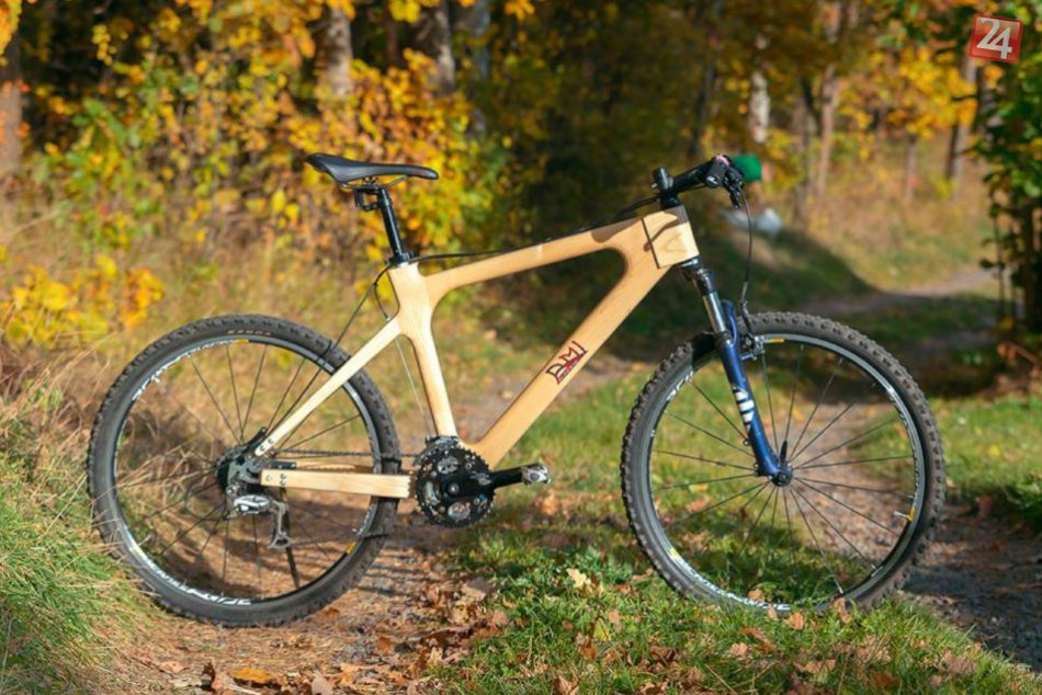 Ilustračný obrázok k článku Michal (23) vyrobil bicykel s dutým dreveným rámom: Dostane sa na slovenský trh?