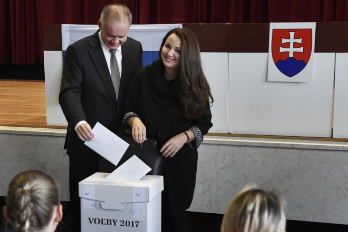 Ilustračný obrázok k článku Prezident Kiska volil doma v Poprade: Prišiel v spoločnosti manželky