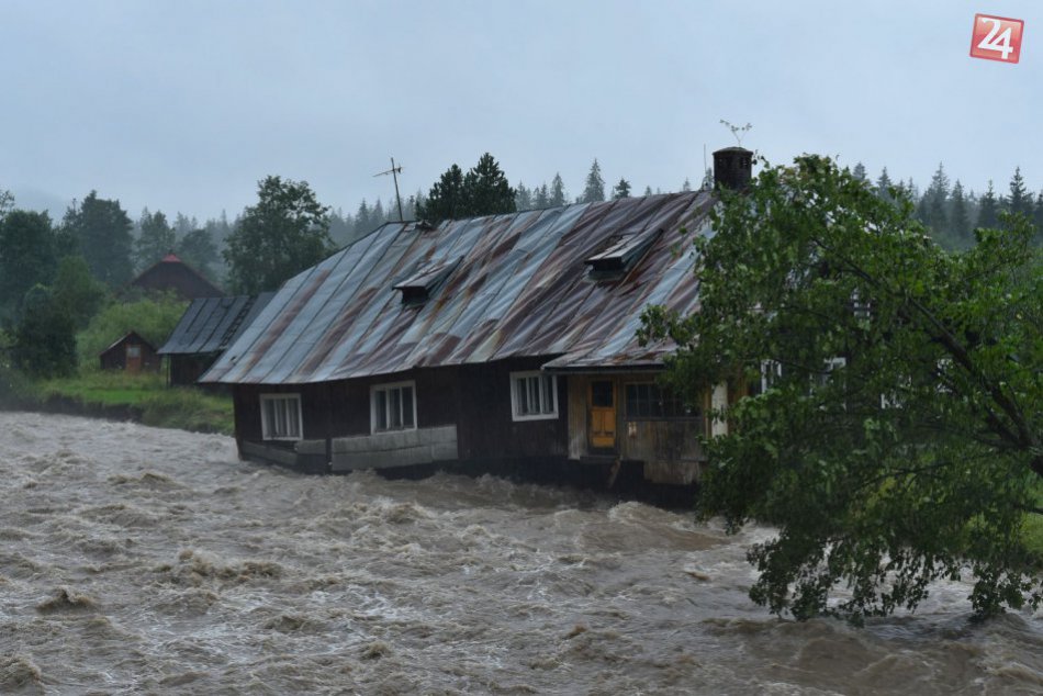 Ilustračný obrázok k článku Búrka narobila v Prešovskom kraji šarapatu: V Spišskom Podhradí je vyhlásená i mimoriadna situácia