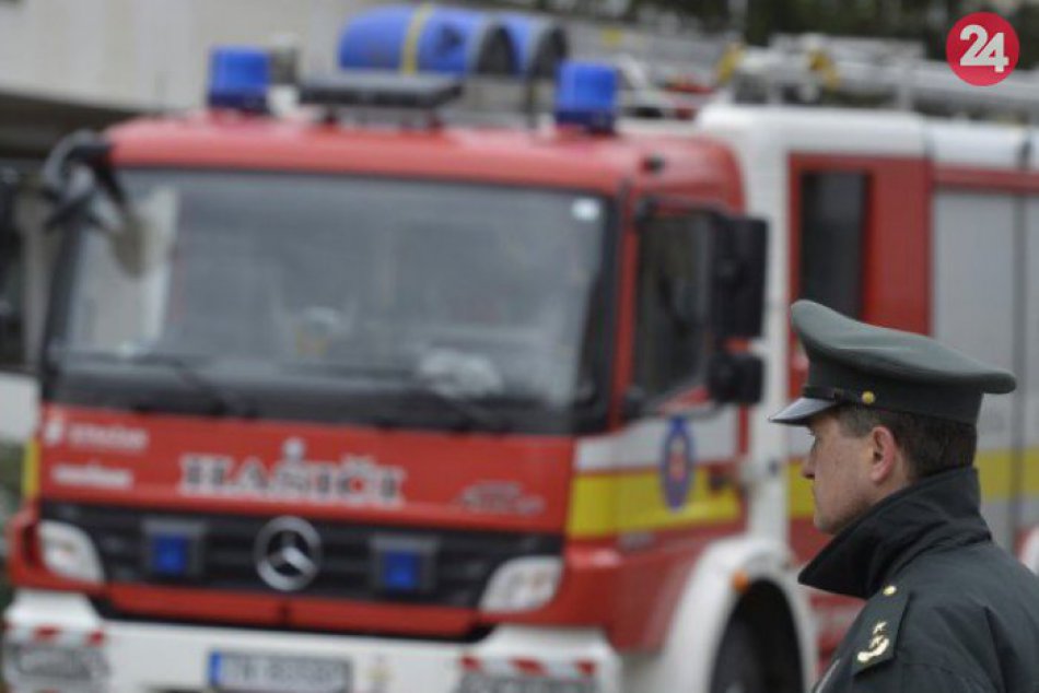 Ilustračný obrázok k článku V okrese Kežmarok zasahujú hasiči i vrtuľník: Pri nehode sa zranilo 10 osôb, vrátane detí