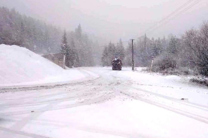 Ilustračný obrázok k článku Sneženie komplikuje dopravu v kraji: Horský priechod Vernár uzavretý pre nákladnú dopravu