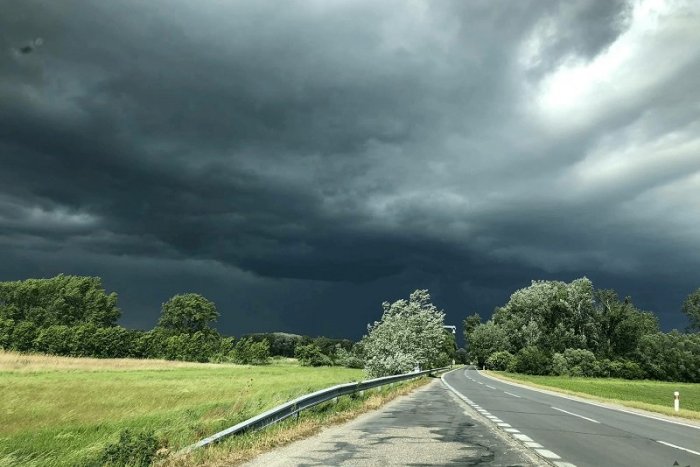 Ilustračný obrázok k článku Meteorológovia vydali II. stupeň výstrahy pre okres Poprad: Hrozia nám búrky s krupobitím