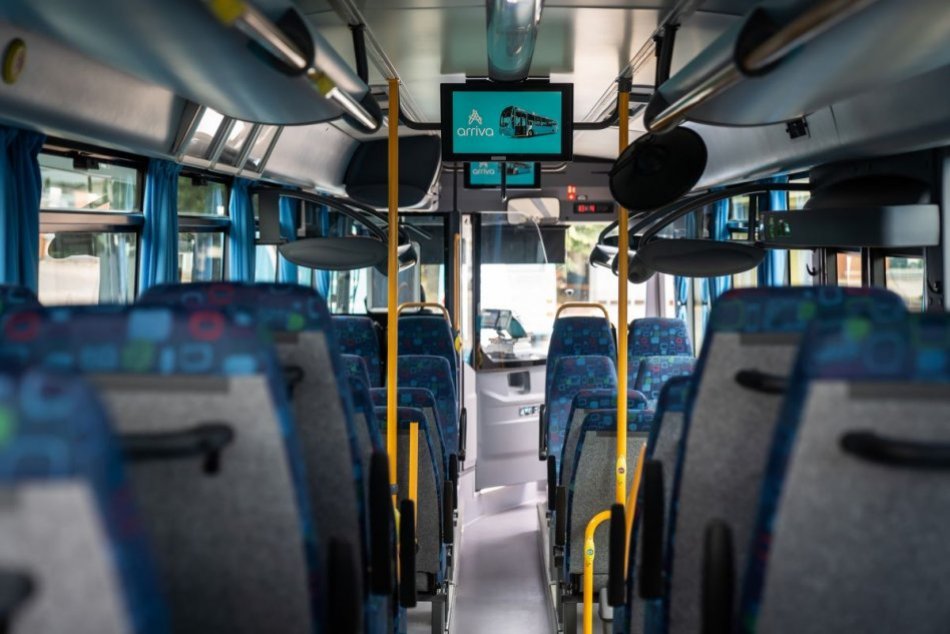 Ilustračný obrázok k článku ŠIALENÉ správanie východniara v autobuse: Pľul na vodiča a zranil ho skleneným pohárom!