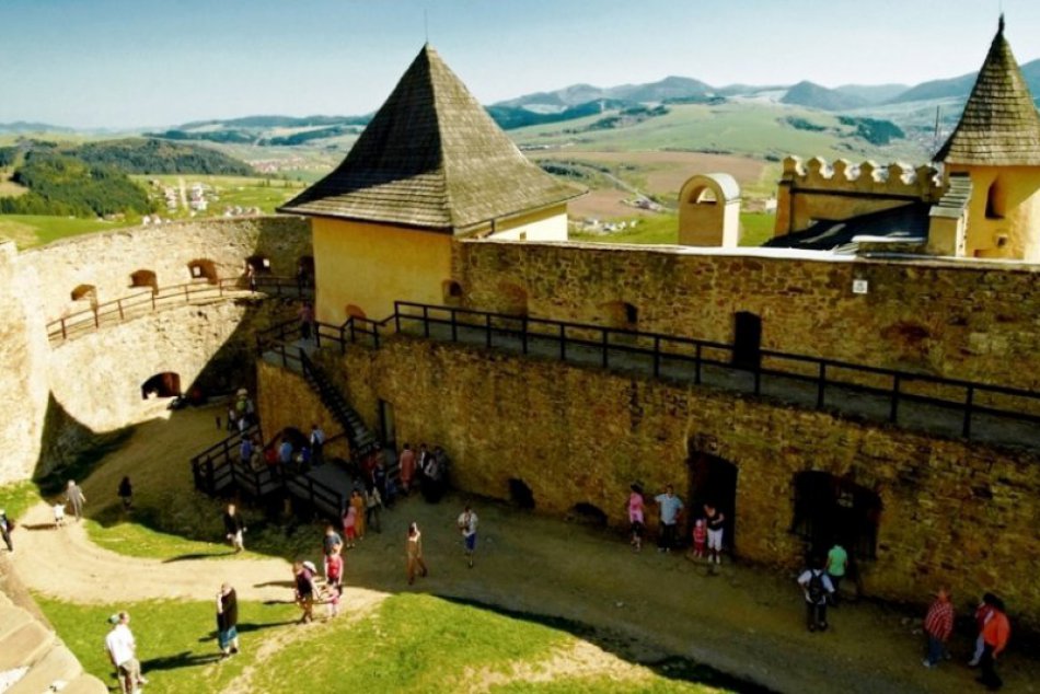 Odvezte sa historickým vlakom na otvorenie hradu Ľubovňa
