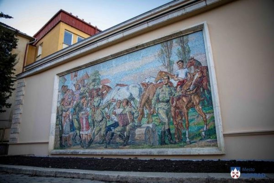 Mesto zrekonštruovalo mozaiku, ktorá zobrazuje radosť z konca vojny